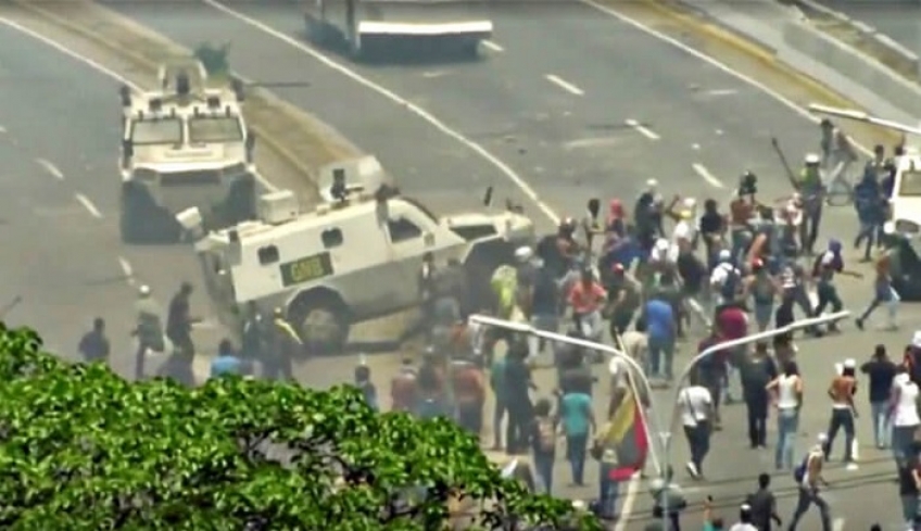 Βενεζουέλα: Απειλεί με συλλήψεις ο Μαδούρο για την απόπειρα πραξικοπήματος
