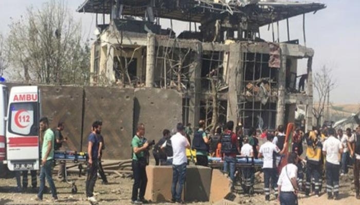 Αιματοχυσία στην Τουρκία! Σφοδρότατη έκρηξη αφήνει τρεις νεκρούς, τραυματίες που σφαδάζουν από τους πόνους και ερείπια - Συγκλονιστικές εικόνες