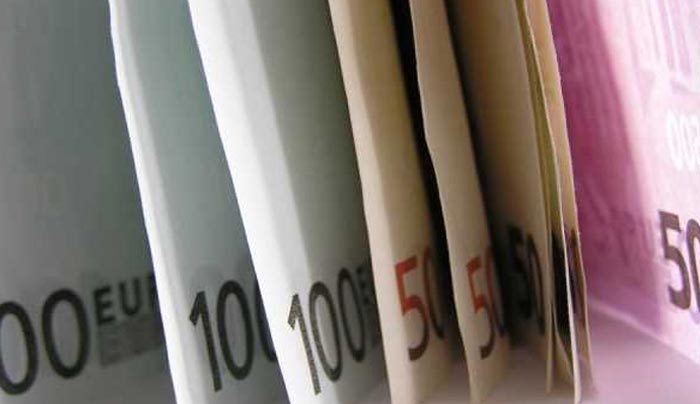 Έρχεται πλαφόν για συναλλαγές με μετρητά και υποχρεωτικές συναλλαγές με κάρτα