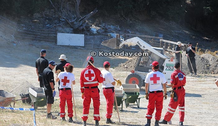 ΝΕΑ ευρήματα στην 2η μέρα των ερευνών: Οστά και κομμάτι υφάσματος (Βίντεο-φωτό)