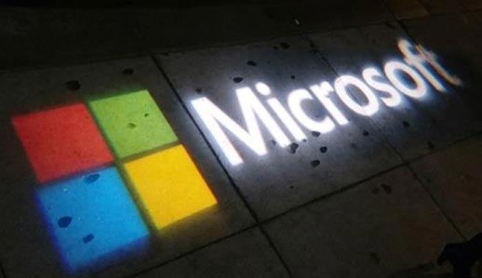 Η Microsoft βάζει Like και @Mention στο Outlook