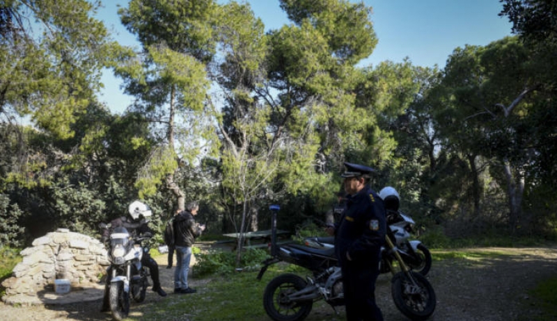 Θρίλερ στου Φιλοπάππου – Νεκρός 25χρονος – Ληστές επιτέθηκαν σε ζευγάρι