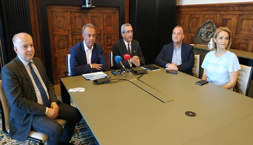 «Μέσα στην υγειονομική κρίση, η πολιτεία ενίσχυσε γενναία και αποφασιστικά νοικοκυριά και επιχειρήσεις»