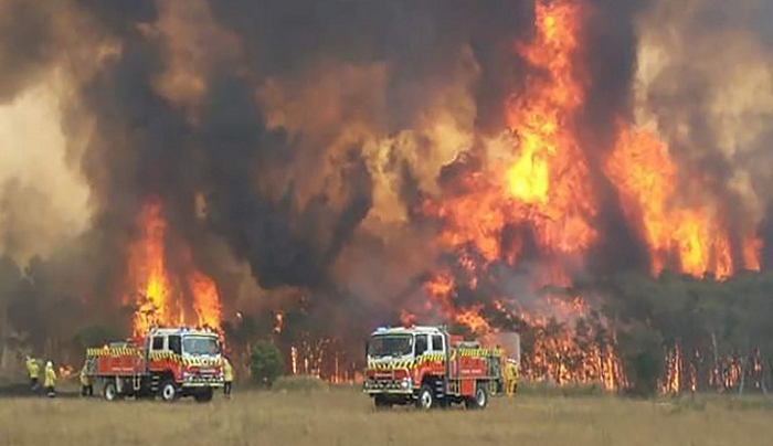 Αυστραλία: Φλόγες έχουν περικυκλώσει πυροσβέστες -Προσπαθούν να προστατευθούν [βίντεο]