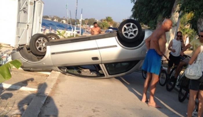 ΑΠΙΣΤΕΥΤΟ ατύχημα στο Ψαλίδι: Αναποδογύρισε το αυτοκίνητο… αλλά κανείς ευτυχώς δεν έπαθε το παραμικρό