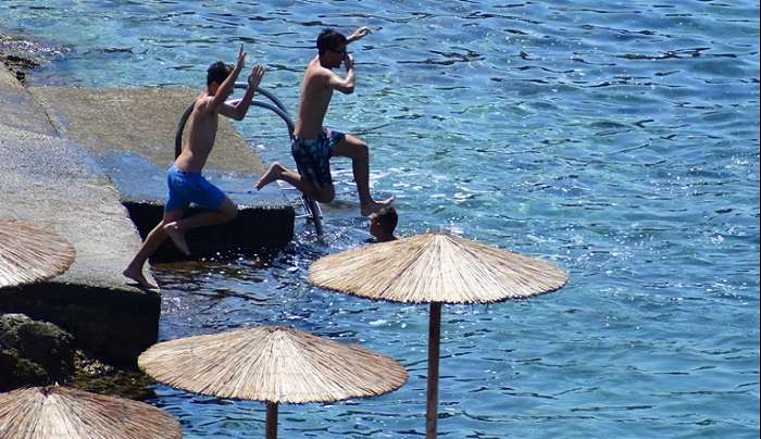 Καύσωνας διαρκείας: Στον "φούρνο" για τις επόμενες 48 ώρες - Σε ποιες περιοχές θα λιώσουν με 42άρια