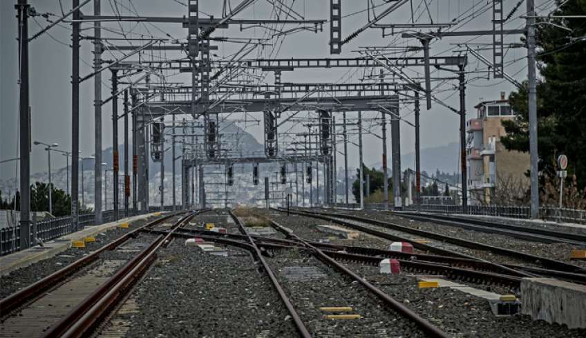 Σύγκρουση τρένων στα Τέμπη: Αμαρτίες πολλών ετών αποκαλύπτει πόρισμα της Αρχής Διαφάνειας για τη σύμβαση 717
