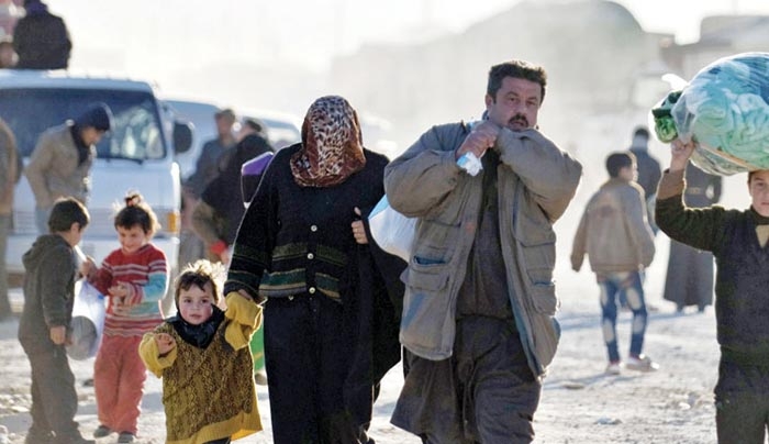 Κύμα προσφύγων από την προέλαση Ασαντ-Χιλιάδες Σύροι περιμένουν στα σύνορα