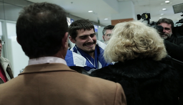 «Πάτησε» Ελλάδα ο 20χρονος Έλληνας ναυτικός που ήταν όμηρος πειρατών στο Τογκό