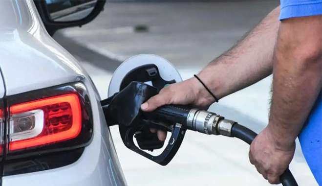 Πώς θα εφαρμοστεί η μείωση 10 λεπτών στη βενζίνη και 5 στο ντίζελ – Από Δευτέρα επίσημες ανακοινώσεις