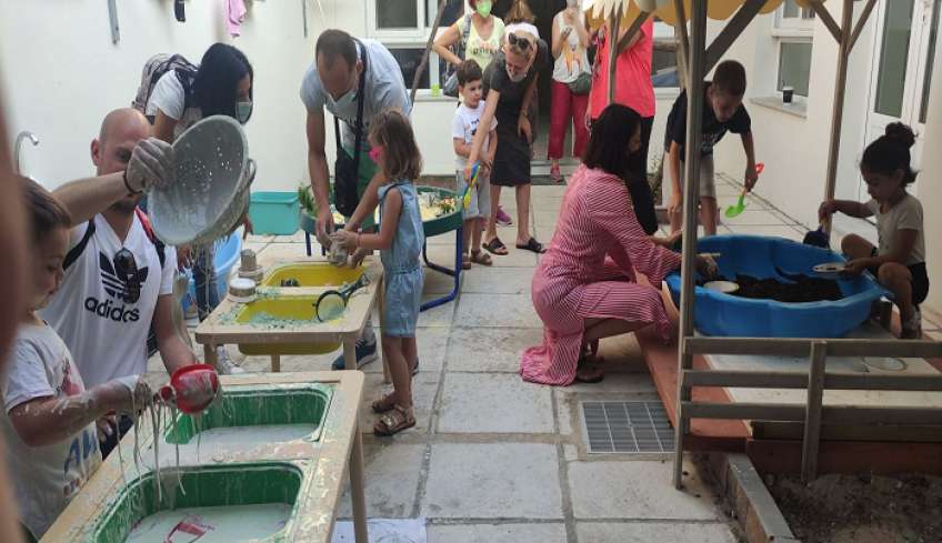 Για πρώτη φορά σε δημόσια σχολική μονάδα της Ελλάδας, εφαρμόζεται το εκπαιδευτικό παιχνίδι Messy Play!