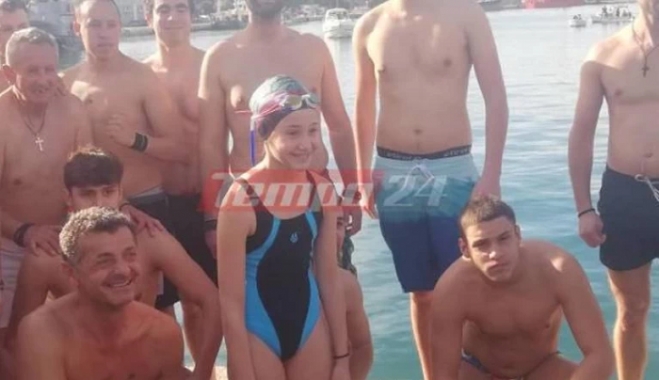 Θεοφάνια στην Πάτρα: 23χρονος έπιασε τον Σταυρό - Συγκίνησε η πράξη του σε 9χρονη κολυμβήτρια [Βίντεο]