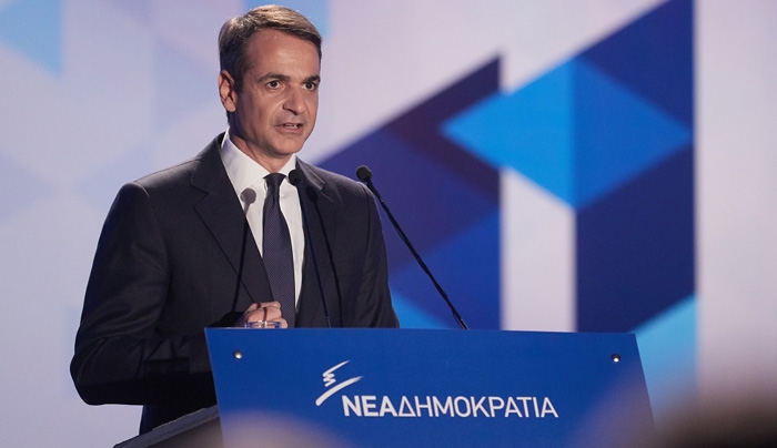 «Οι Έλληνες αξίζουμε καλύτερα και το 2018 μπορεί να γίνει αφετηρία να πάρει ξανά μπροστά η χώρα», επισημαίνει στο πρωτοχρονιάτικο μήνυμά του ο Κυριάκος Μητσοτάκης