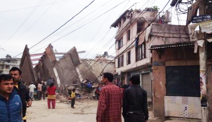 Κατέρρευσαν κτίρια - Ισχυρότατος σεισμός 7,7 Ρίχτερ στο Νεπάλ (φωτό)