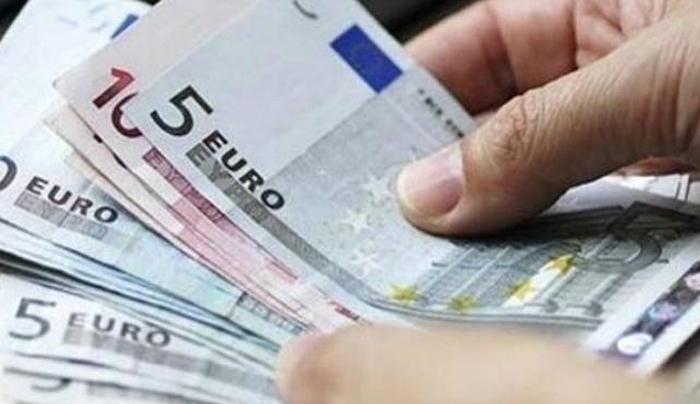Επίδομα 916 ευρώ για χιλιάδες Έλληνες - Δείτε ποιοι το δικαιούνται