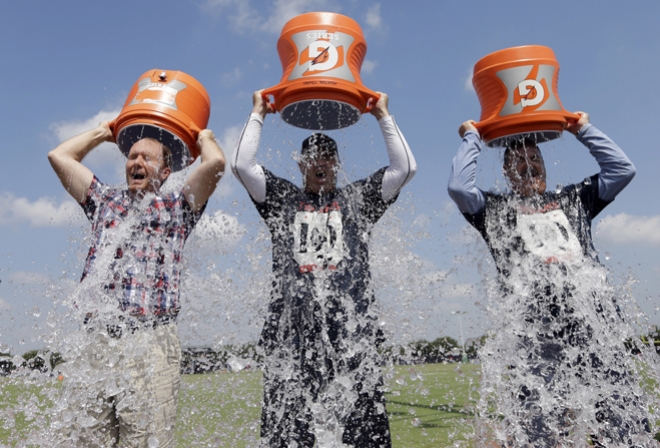 Τι είναι τελικά το "Ice Bucket Challenge" και σε ποιούς απευθύνεται;