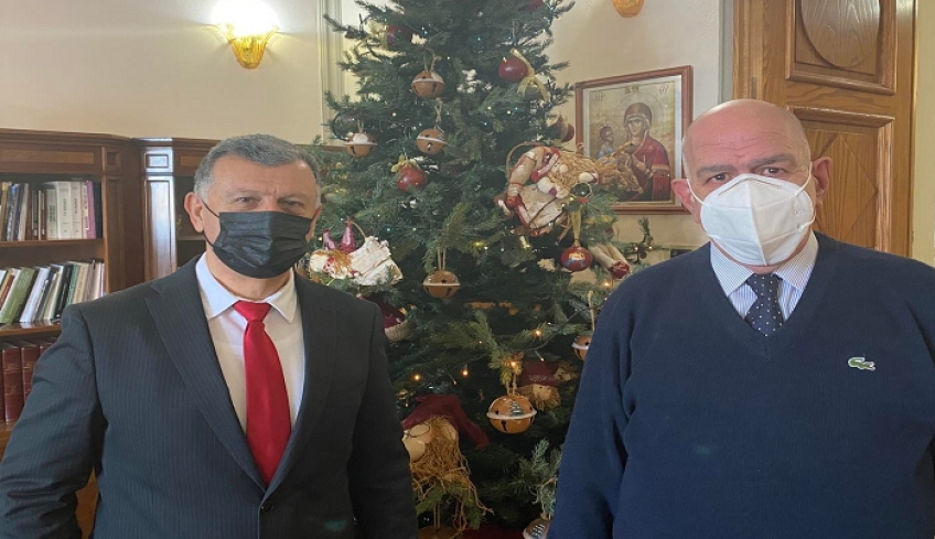 Ευχές από Έπαρχο και Δήμαρχο για Υγεία, Ευτυχία, Αγάπη, και Αλληλεγγύη