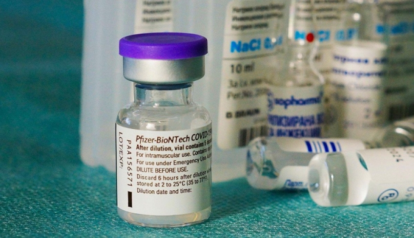 Νέο εμβόλιο της Pfizer θα μπορεί να φυλαχθεί σε απλό καταψύκτη