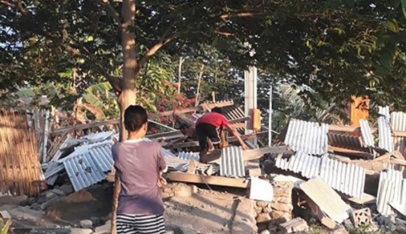 Ισχυρός σεισμός στην Ινδονησία: Τουλάχιστον 10 νεκροί, τεράστιες υλικές ζημιές