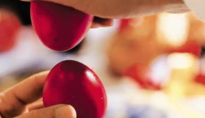Χαμός με τη διαφήμιση του Jumbo για το Πάσχα: Η Αντζελα, το Χριστός Ανέστη, τα αβγά και… η πετσούλα από αρνί! (βίντεο)