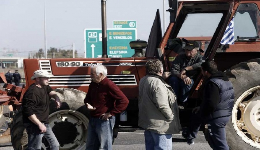 Κλιμάκωση προαναγγέλλουν οι αγρότες με μπλόκα σε όλη την Ελλάδα