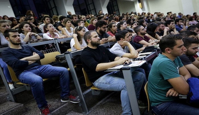 «Σφαγή» στα ΑΕΙ: Οι μισοί θα μείνουν απ' έξω - Εισακτέοι και βάσεις κρίνονται από τα Πανεπιστήμια