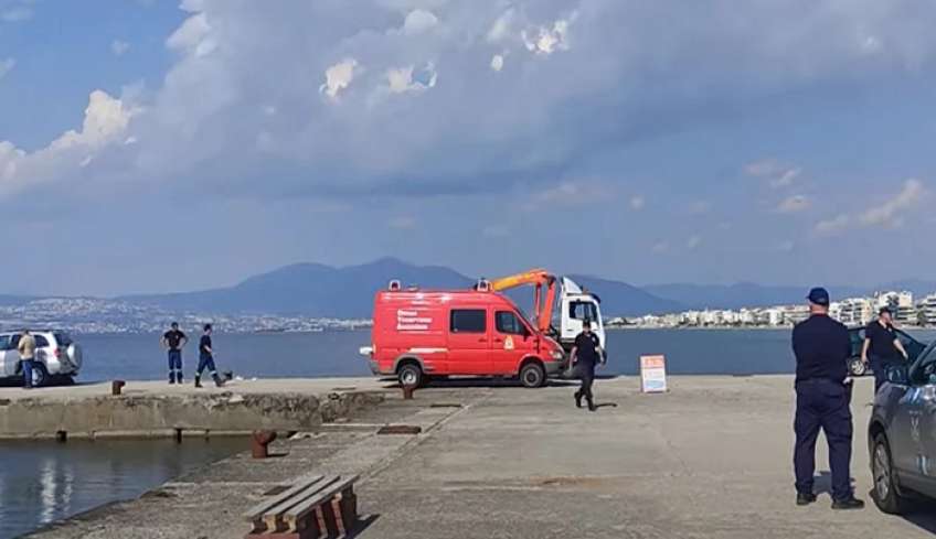 Θεσσαλονίκη - Μητέρα και γιος νεκροί: «Έβαλαν χειροπέδες, πάτησαν γκάζι και έπεσαν στο νερό», λένε μαρτυρίες