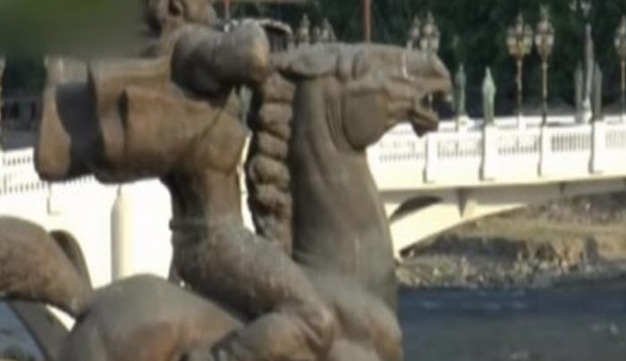 Σκόπια: Απεταξάμην τον Μεγάλο Αλέξανδρο! Ρίχνουν τα αγάλματα του - Τέλος στο &quot;εθνικιστικό κιτς&quot;