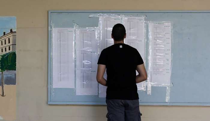 Πανελλήνιες 2023: Βατερλώ σε Μαθηματικά και Ιστορία, η πλειοψηφία έγραψε κάτω από βάση – Τι θα γίνει με τις βάσεις