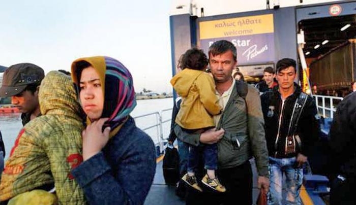 Καταφθάνουν 3.000 πρόσφυγες στο λιμάνι του Πειραιά