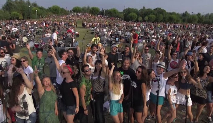 1.000 μουσικοί προσκαλούν τους Foo Fighters στην Ιταλία (Βίντεο)