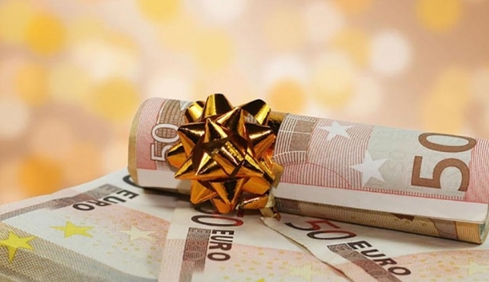 Απίστευτες καταγγελίες στη ΓΣΕΕ: Εργοδότες παίρνουν πίσω με το «έτσι θέλω» το δώρο Χριστουγέννων