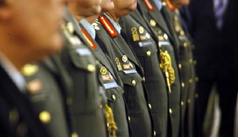 Ειδικά μισθολόγια: Πόσα κόβουν από τους μισθούς των ενστόλων