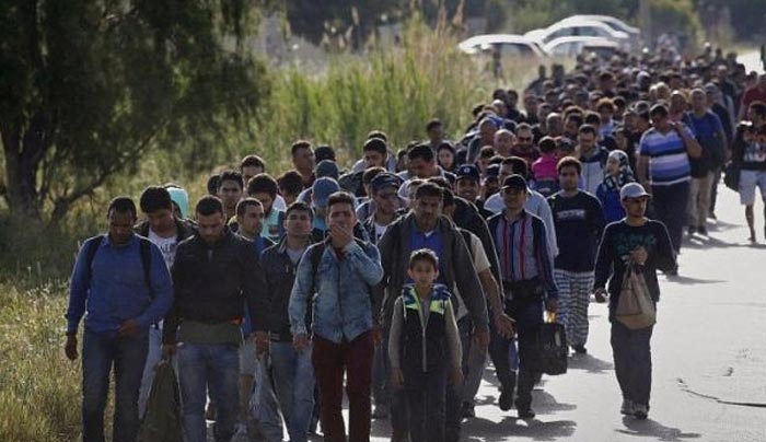 Le Monde: Πάνω από 600 εμπειρογνώμονες στην Ελλάδα για θέματα ασύλου
