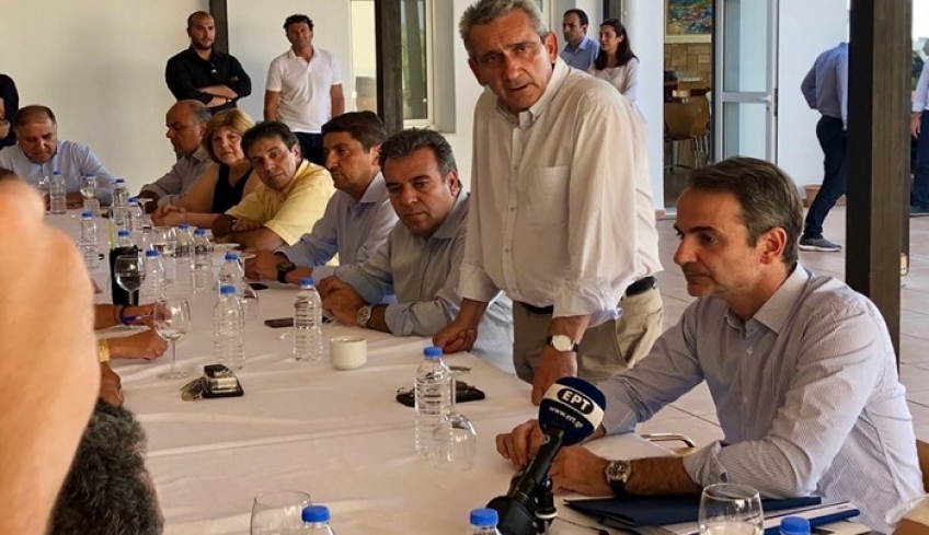 Συνάντηση του Κ. Μητσοτάκη με τους τουριστικούς φορείς του νησιού (φωτό)