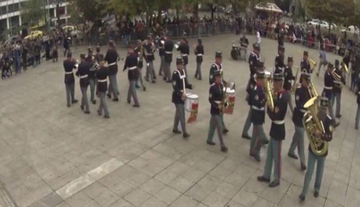 Μπάντα του ελληνικού στρατού παίζει «Rage Against the Machine» (Βίντεο)