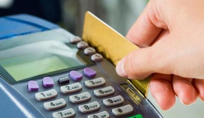 Ταμειακές μηχανές και σε γιατρούς-δικηγόρους
