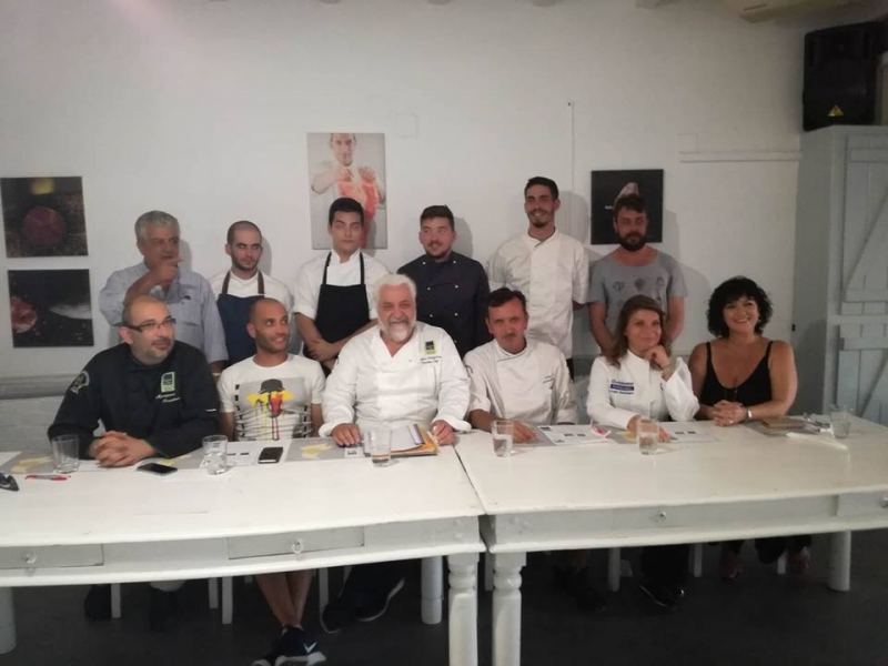Ο  25 χρονος σεφ Δημοβασίλης Αντώνης από την Μύκονο θα εκπροσωπήσει την Περιφέρεια Νοτίου Αιγαίου στο European Young Chef Award 2018, τον Νοέμβριο, στην Ιρλανδία