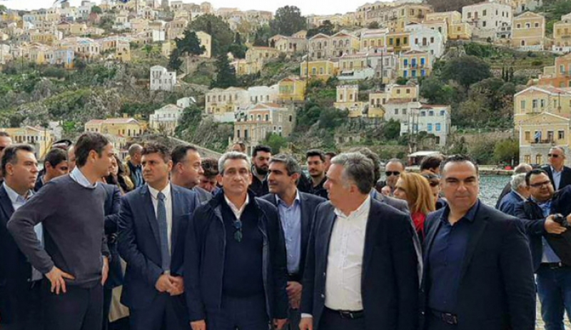 Μητσοτάκης από Σύμη: Η κυβέρνηση έστω με καθυστέρηση να δράσει για τους στρατιωτικούς