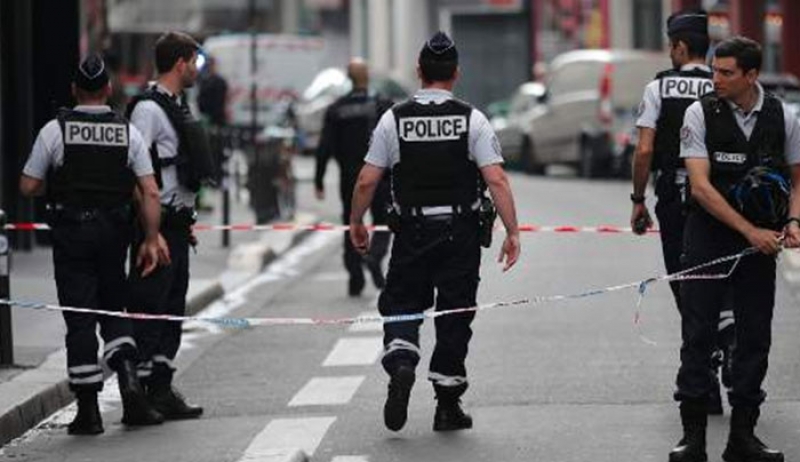 «Αλαχού Ακμπάρ» -Επίθεση με μαχαίρι στο Παρίσι: 1 νεκρός, 2 σοβαρά τραυματίες