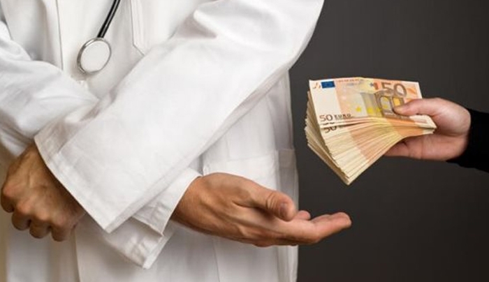 Σκάνδαλο μεγατόνων: Γνωστή γερμανική εταιρεία έχει δωροδοκήσει τουλάχιστον 800 Ελληνες γιατρούς!