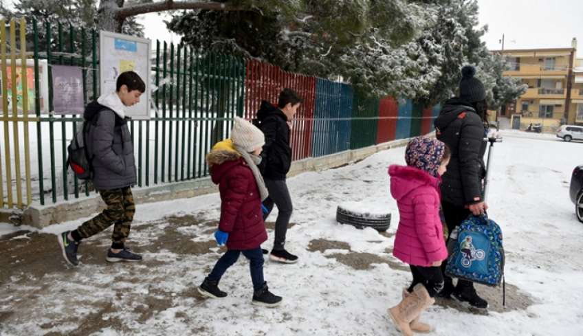 Κακοκαιρία "Barbara": Την Κυριακή η απόφαση για το αν θα ανοίξουν τα σχολεία τη Δευτέρα