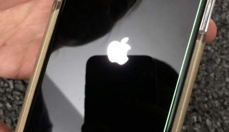 «Πράσινη γραμμή θανάτου»: Το πρώτο ελάττωμα του iPhone X -Οργή από τους φαν του [εικόνες]
