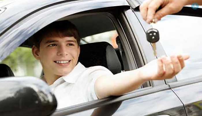 Διπλώματα οδήγησης: Big brother, τέλος στο «λάδωμα», τιμόνι στα 17 έτη