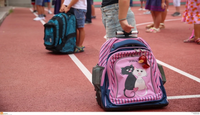 Πότε φεύγουν οι μάσκες και από τα σχολεία