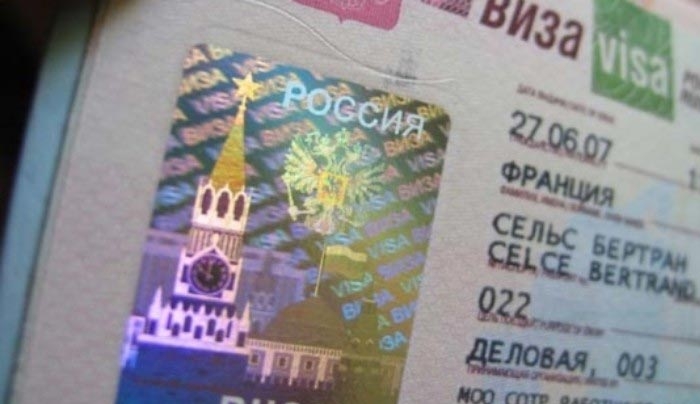 ΥΠΕΞ: εξομαλύνθηκε η διαδικασία έκδοσης visa στη Ρωσία, έως 10 ημέρες η αναμονή