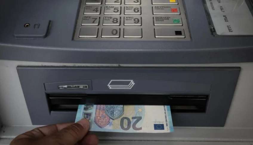«Κλειδώνει» το έκτακτο επίδομα 200 ευρώ: Ποιοι «δικαιούνται» τη νέα επιταγή ακρίβειας, η μεγάλη αλλαγή