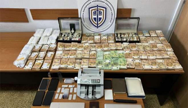 Συνελήφθησαν δημοτικοί αστυνομικοί και υπάλληλοι για εκβίαση καταστηματαρχών - 14 συλλήψεις