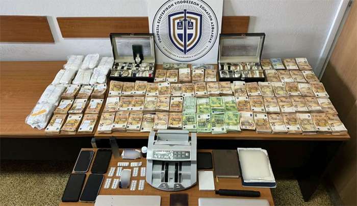 Συνελήφθησαν δημοτικοί αστυνομικοί και υπάλληλοι για εκβίαση καταστηματαρχών - 14 συλλήψεις