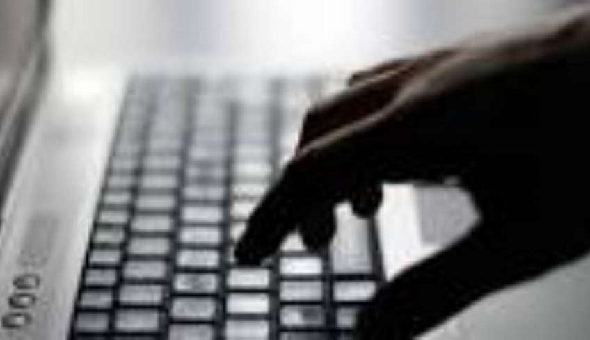 Προσοχή για νέα απάτη με e-mail δήθεν από τον αρχηγό της ΕΛ.ΑΣ. και το λογότυπο της Interpol